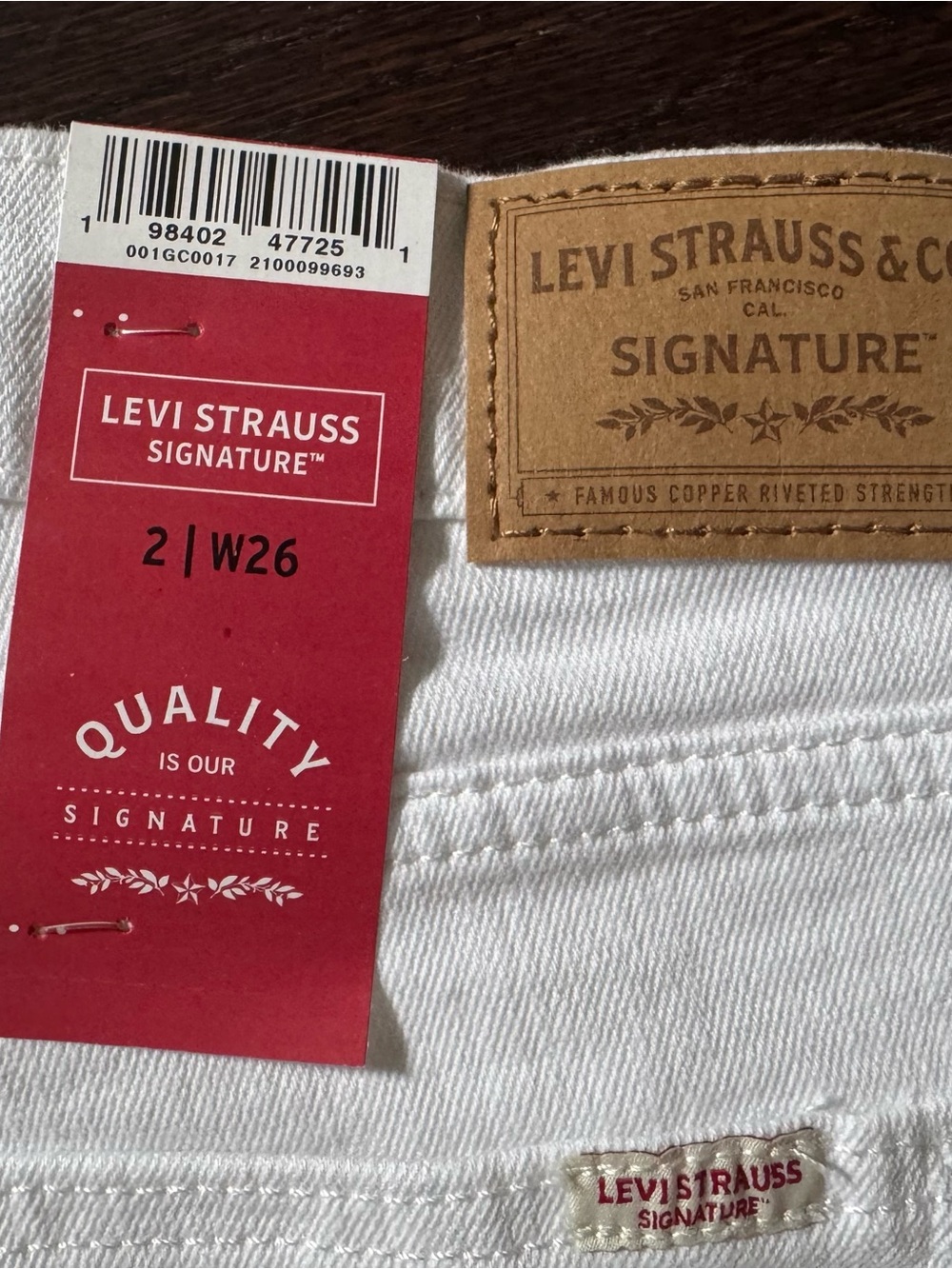 Levi's White High-Rise Raw-Hem Denim Shorts - Picture 4 of 5